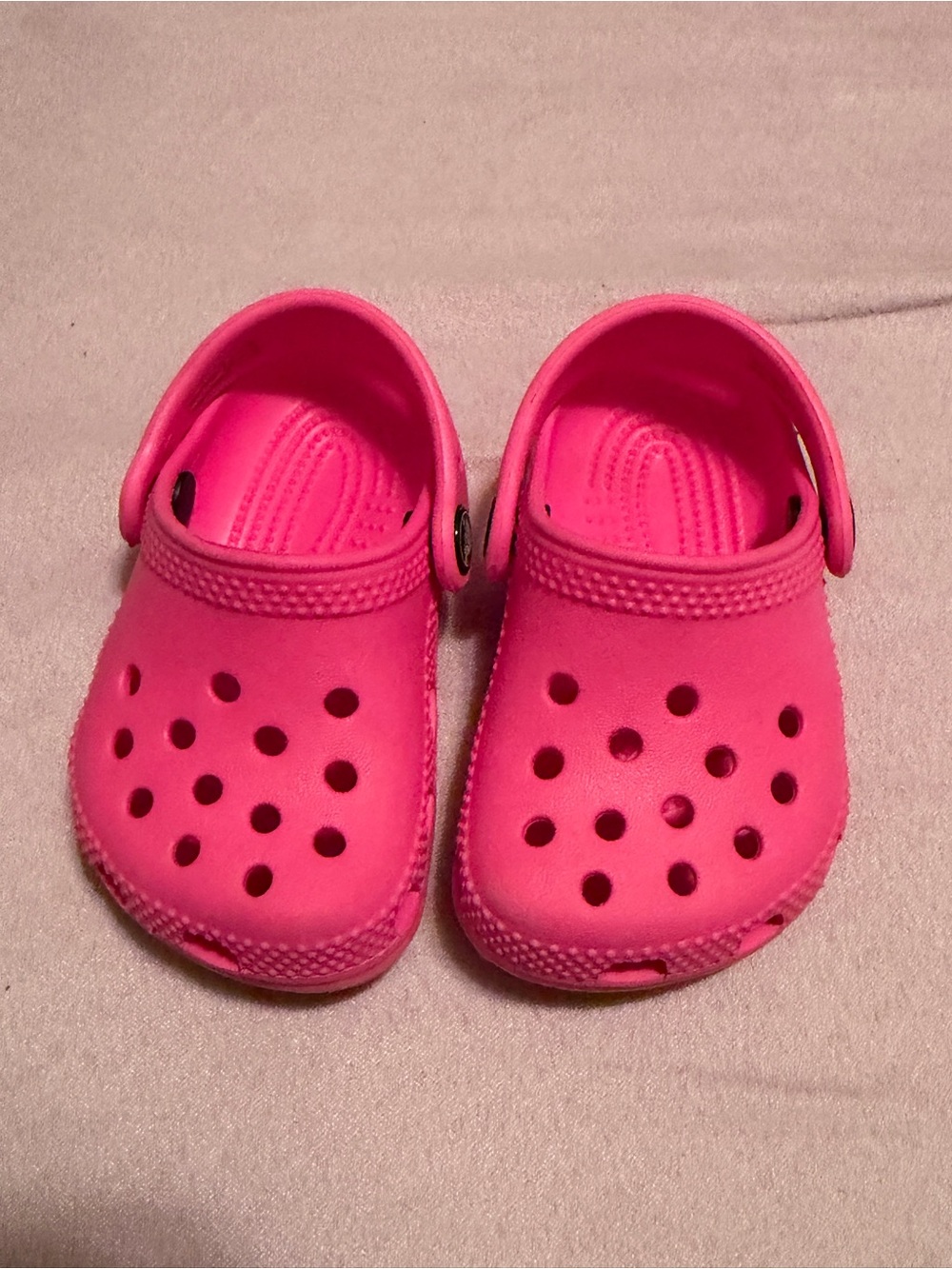 CROCS Kids Bubblegum Pink Classic Clog Sandals size 2/3